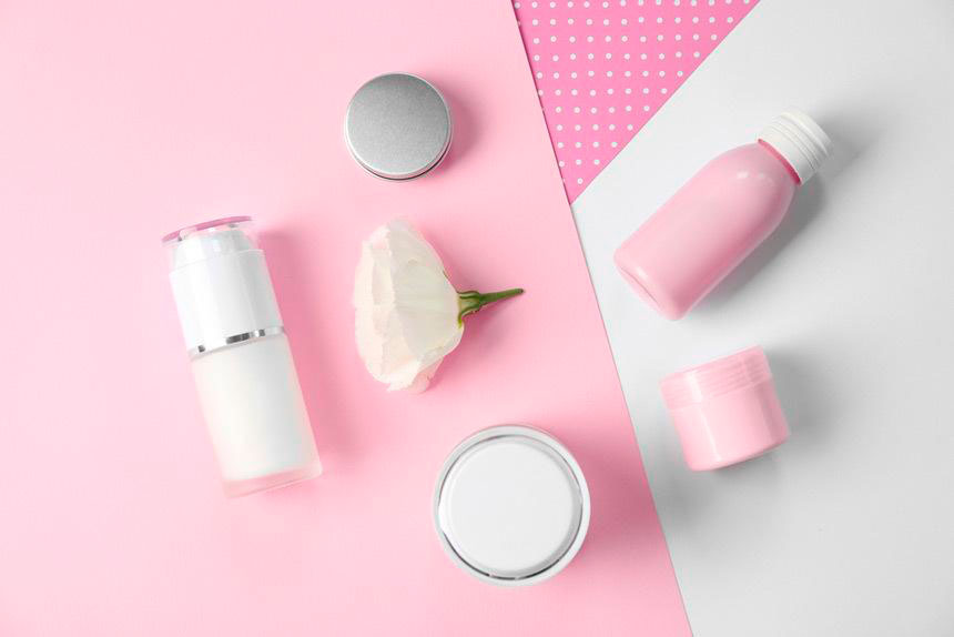 Не носить шапку, игнорировать увлажнение и еще 8 опасных ошибок в уходе за волосами весной