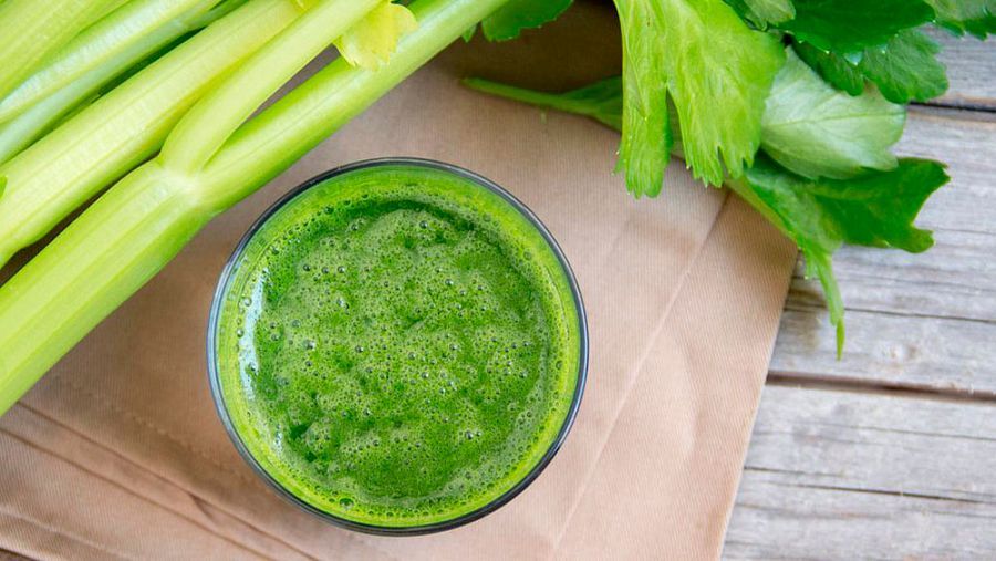 Почему, сидя на диете, нужно есть сельдерей? Объясняет диетолог