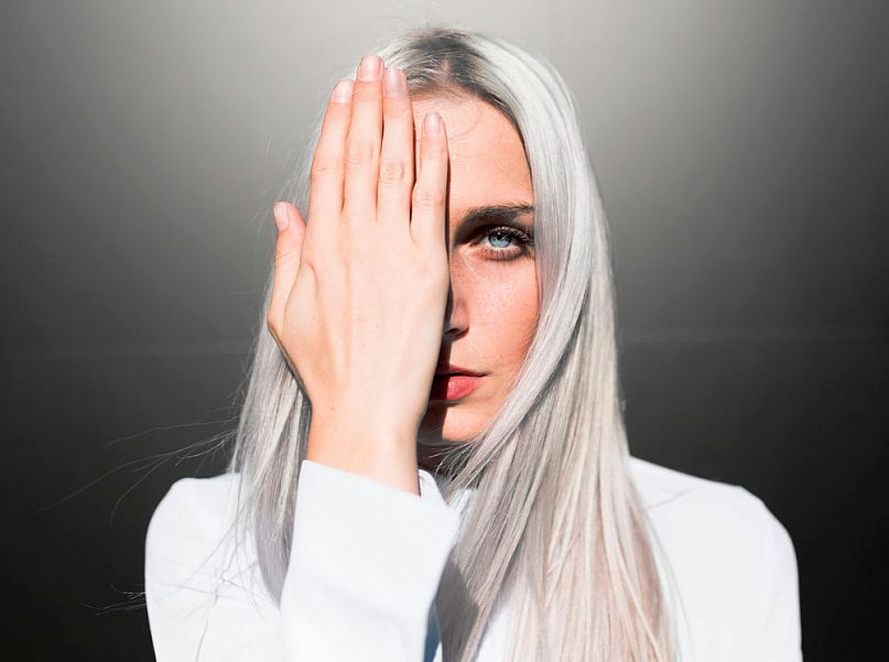 Почему волосы седеют из-за стресса, и как это предотвратить